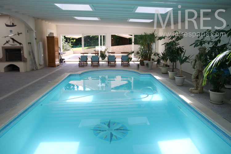 C0886 – Grande piscine intérieure