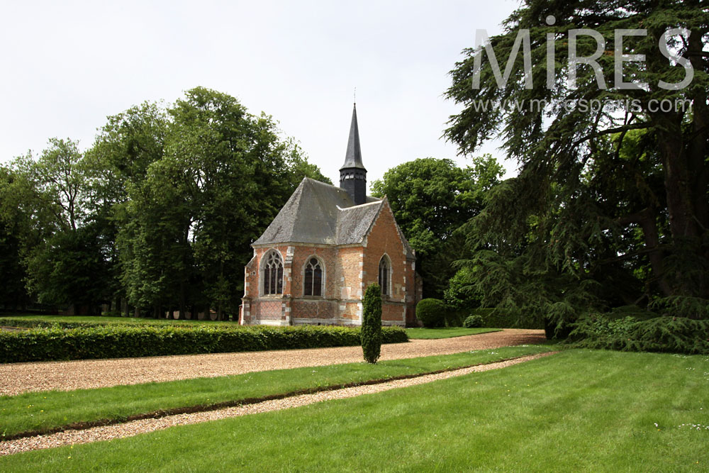 C0890 – Dans le parc paysagé, chapelle Renaissance