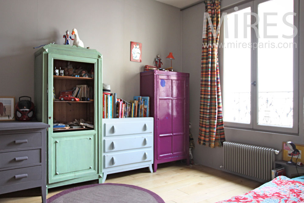 C0891 – Little bedroom, grey and purple