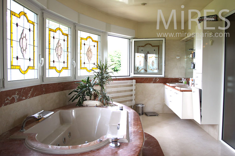 C0892 – Marble bath