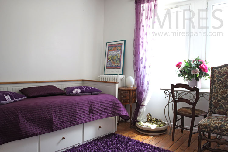 C0894 – Romantic bedroom