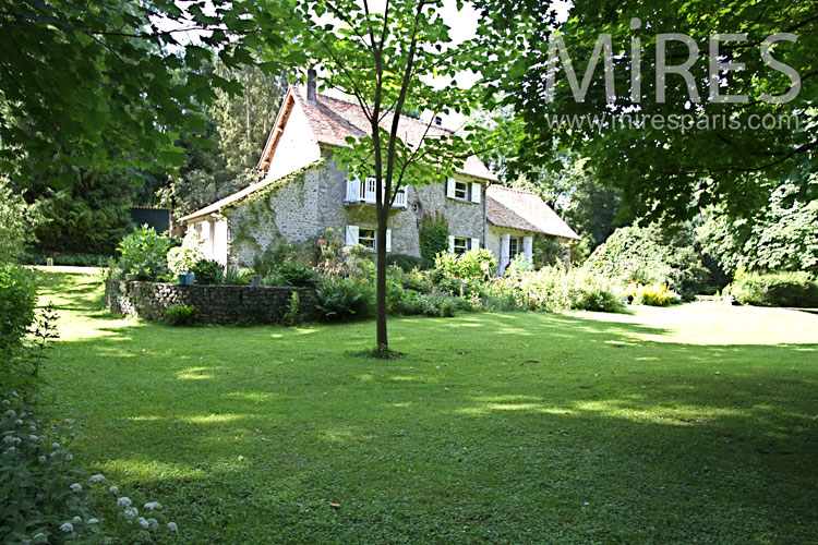 C0897 – La petite maison dans la forêt