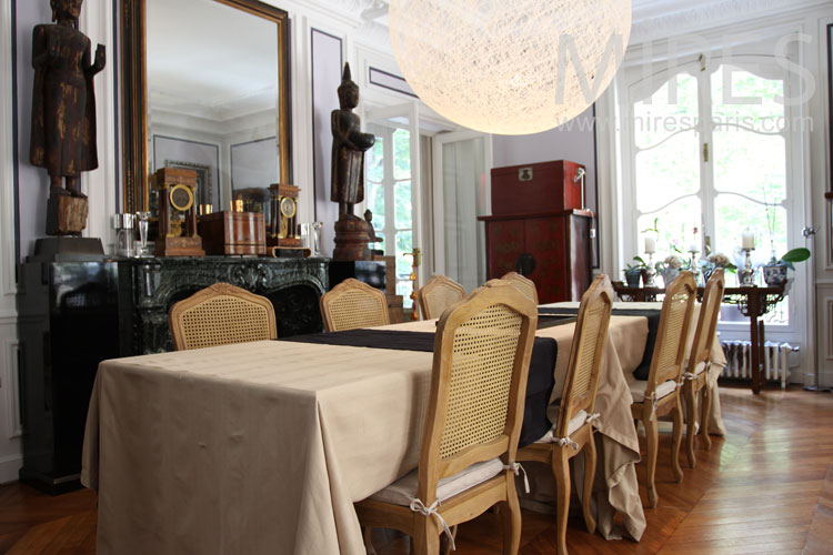 C0898 – Dining room for eight