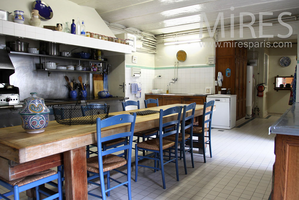 Une cuisine comme au restaurant. C0896