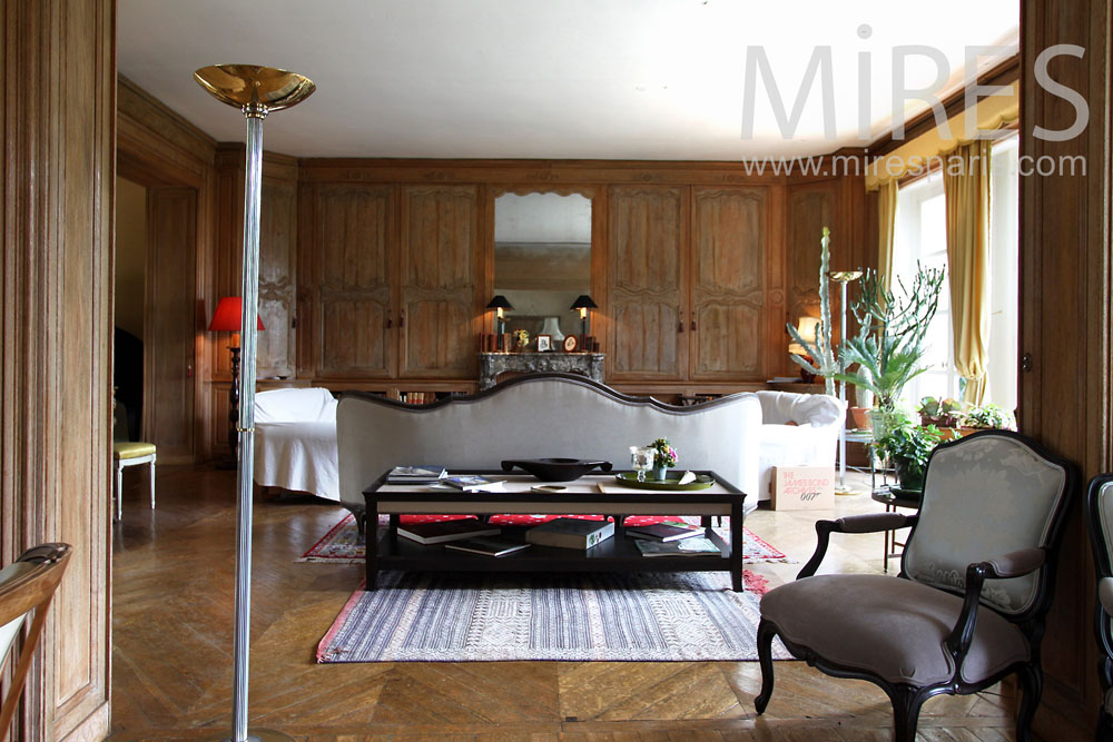 Double living-room, desk with wood. C0896