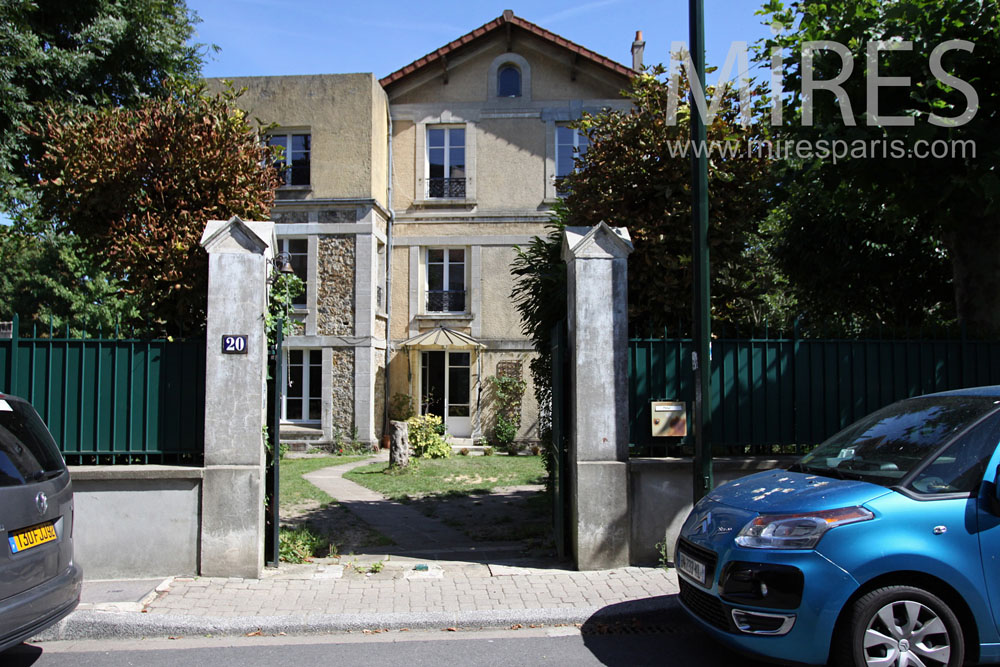 C0902 – Jardin côté rue