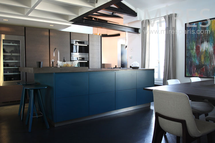 C0905 – Blue-green kitchen