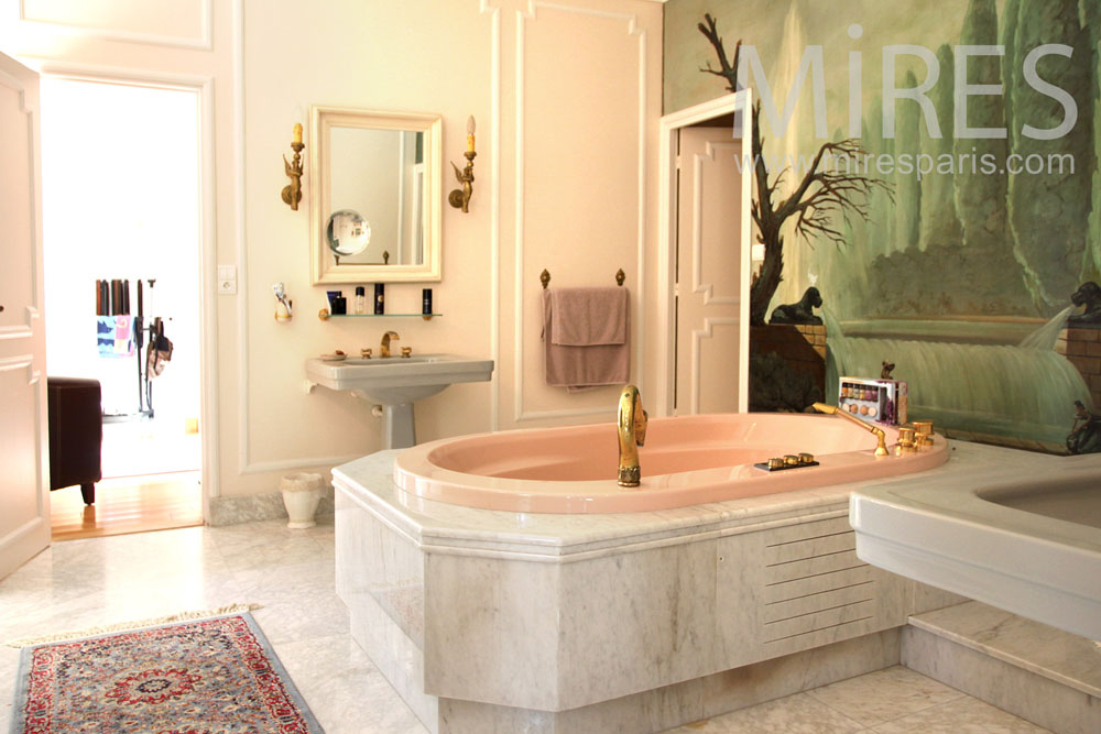 C0916 – Rococo bathroom