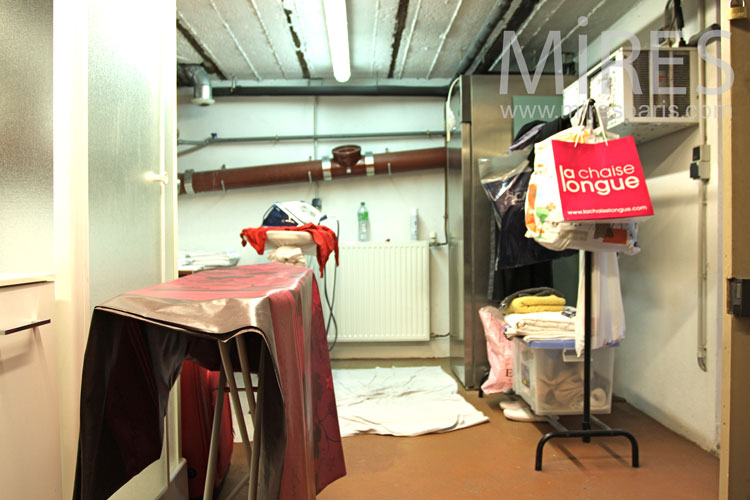 Laundry, cellar and garage. C0901