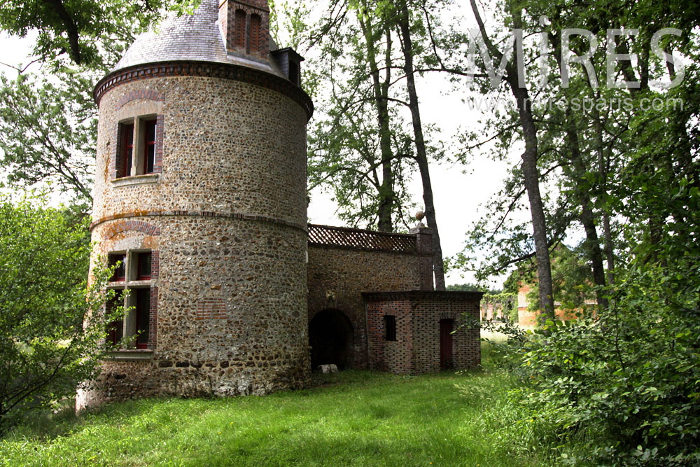 C0890 – Petite pigeonnier pour prendre le thé dans la nature