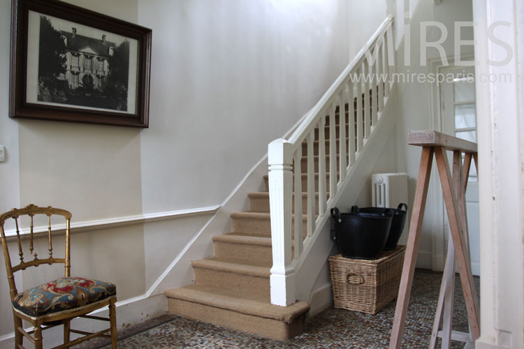 C0921 – Classic wooden staircase c0921