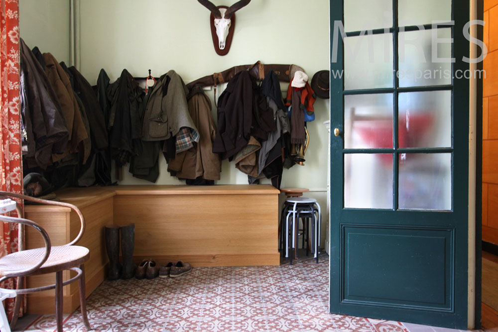 C0926 – Cloakroom at the entrance