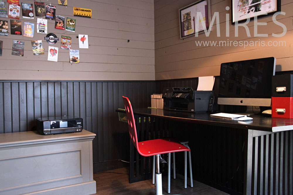 Little desk with painted panel. C0928