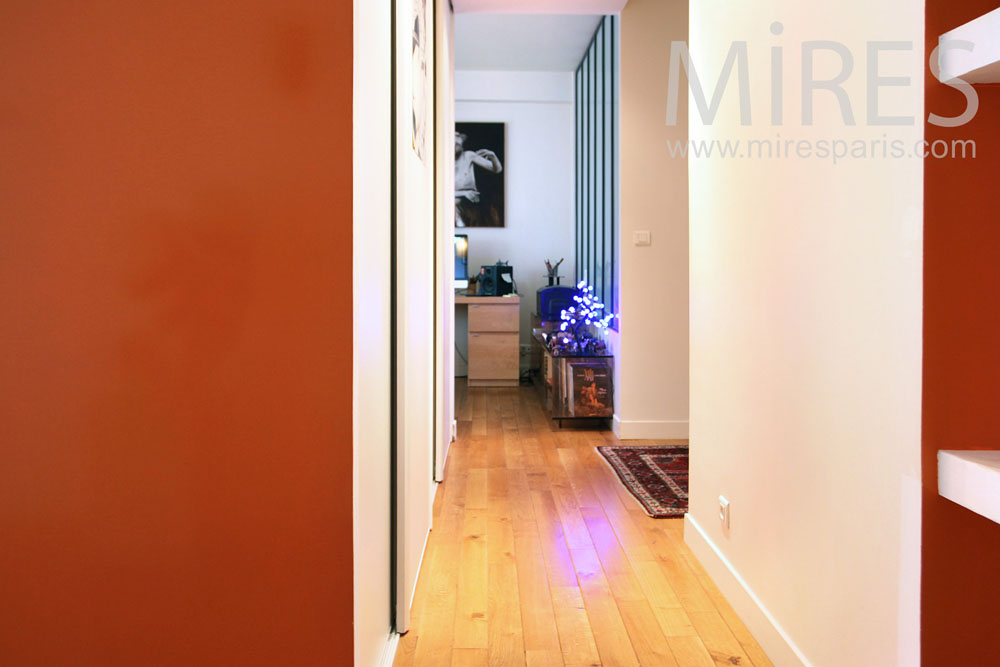 C0935 – Colored hallways