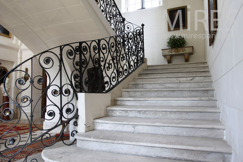 C0937 – Staircase made of stone and wrought iron