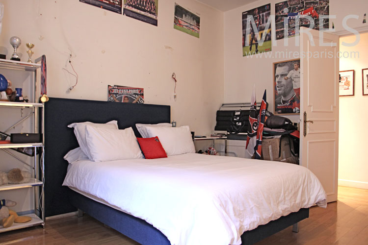 C0943 – Football player bedroom