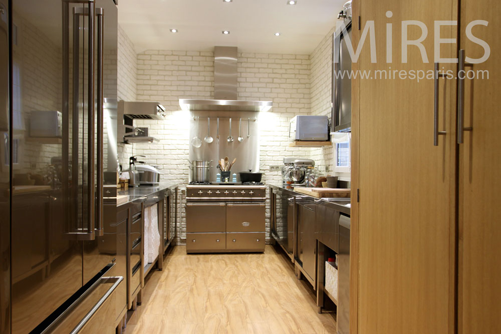 Cuisine moderne pour la tradition. C0952