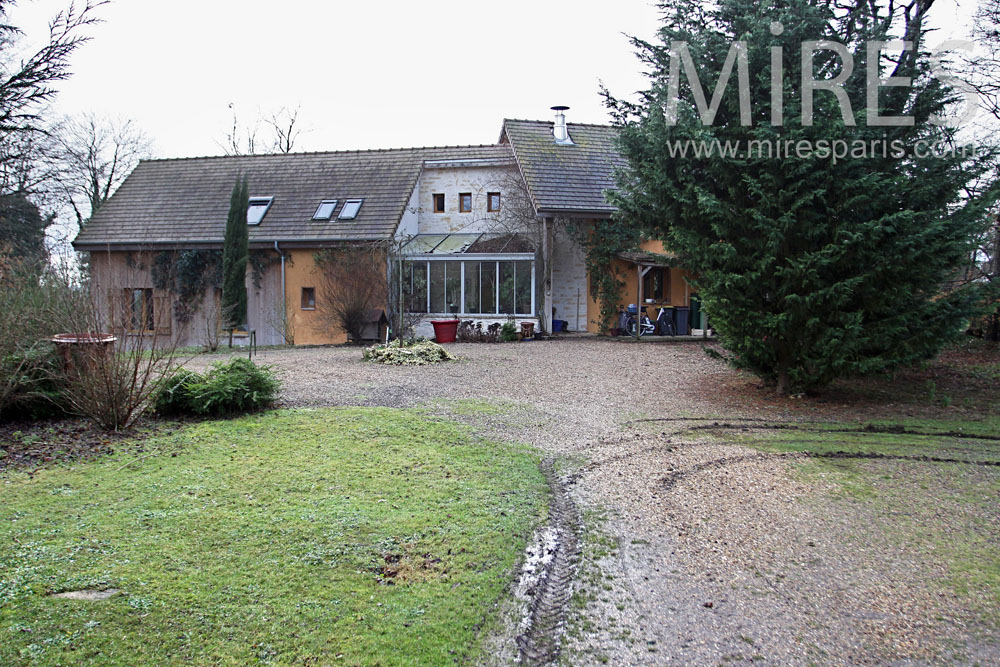 Maison réunie à la campagne. C0972