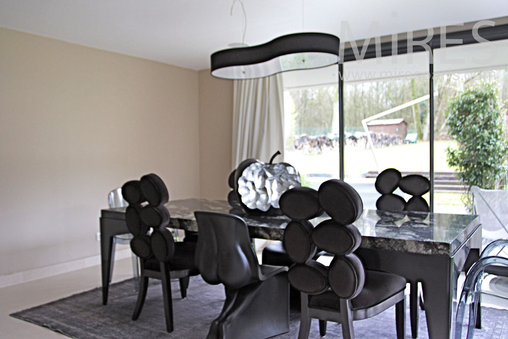 C0974 – Dining room with beautyfull shapes