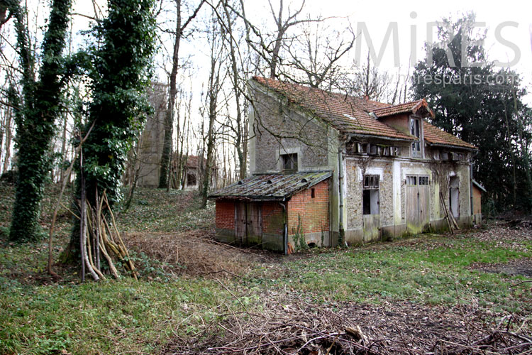 C0985 – Former stables