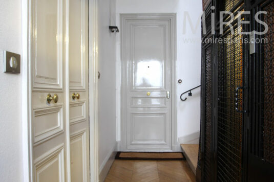 Very chic Parisian apartment. C0988 | Mires Paris
