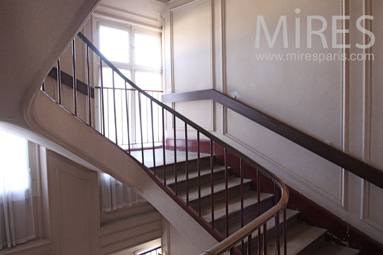 C0992 – Grand escalier à l’ancienne