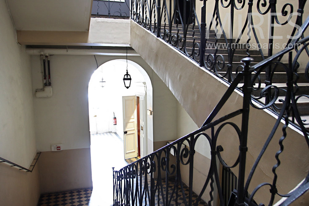 C0997 – Staircase marble and wrought iron