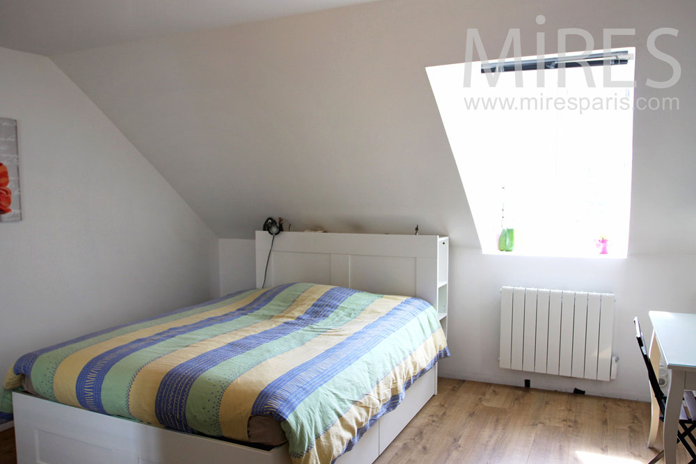 C1001 – Nice bedroom attic