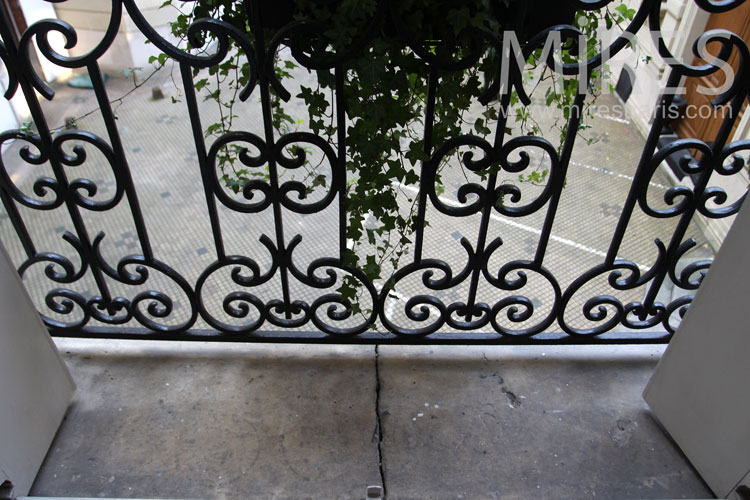 C1003 – Balcony courtyard