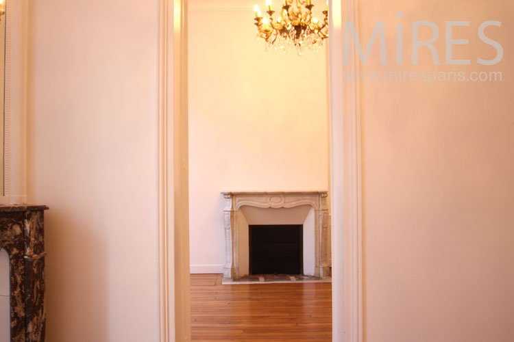 C1004 – Simple classic fireplace