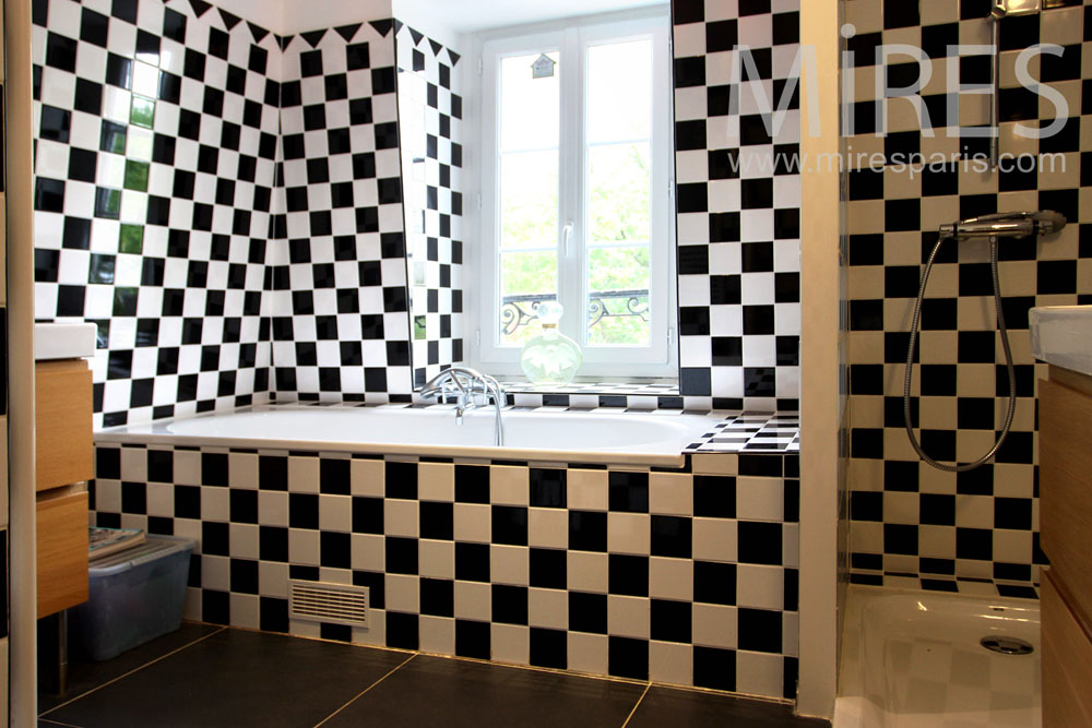 Checkerboard bathroom. C1018