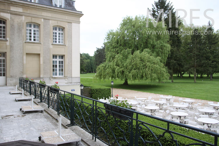 C1024 – Terrasse donnant sur le parc