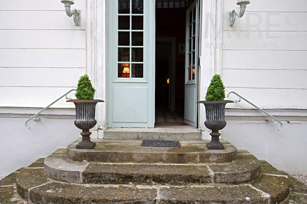 Main entrance. C1028