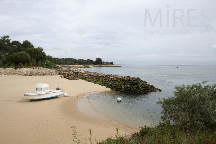 C1029 – Idyllic private beach