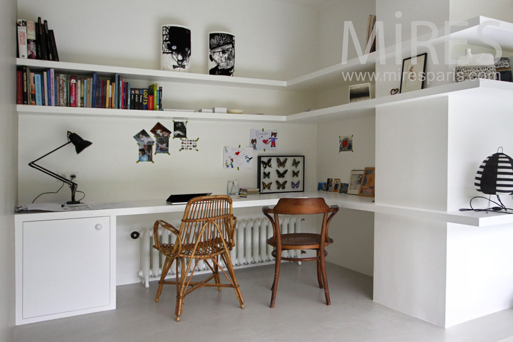 Desk for two persons. C1030