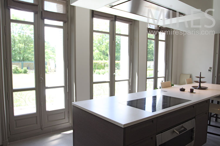 C1031 – Kitchen in bright light c1031