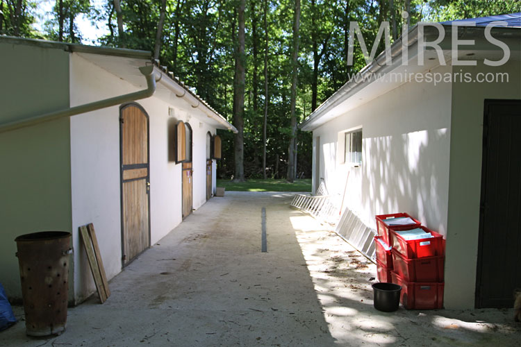 C1032 – Stables converted into storage c1032
