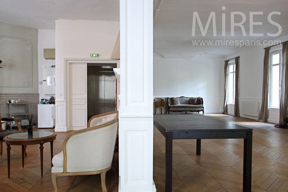 Neat double living room. C1045 Mires Paris