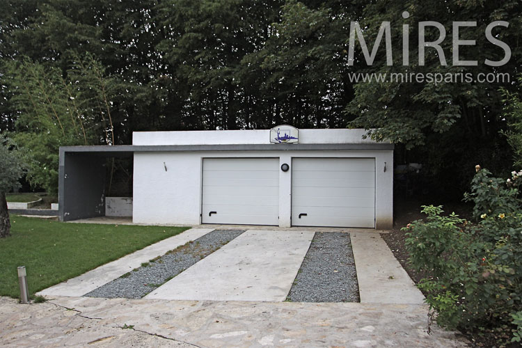 C1053 – White double garage