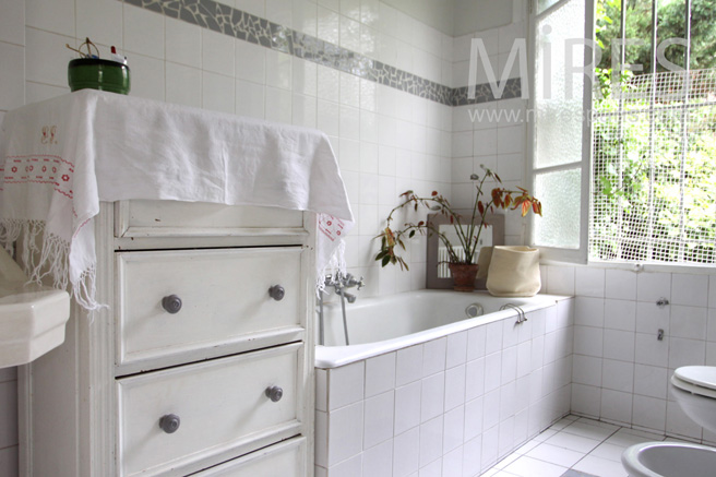 C1046 – Bathroom for parents