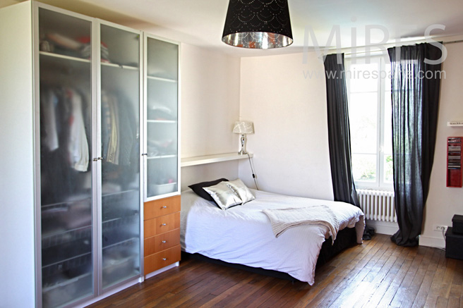 C1057 – Chambre de styliste en devenir