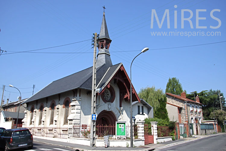 C1056 – Charmant temple de banlieue