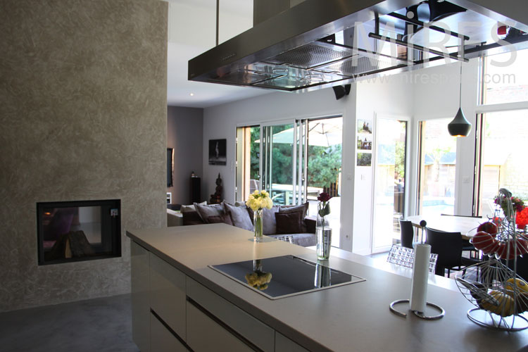 C1061 – Clean kitchen design