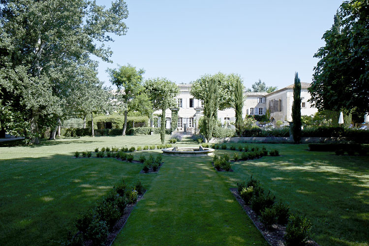 C1072 – Grand jardin provençal