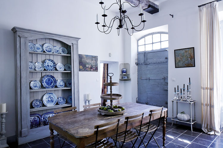 C1072 – Beautiful rustic dining room