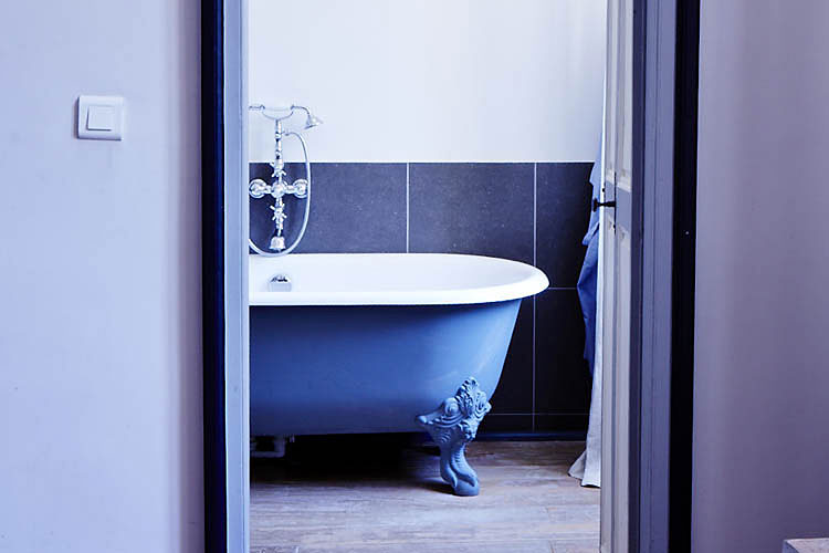 C1072 – Retro bathroom