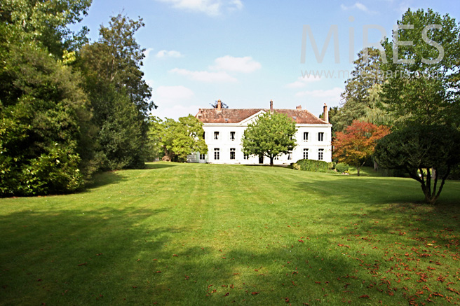 C1075 – Mansion, view from the park
