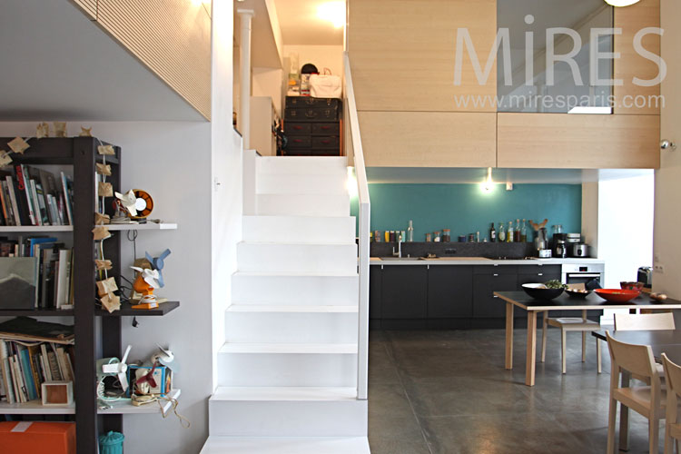 C1080 – White wooden staircase