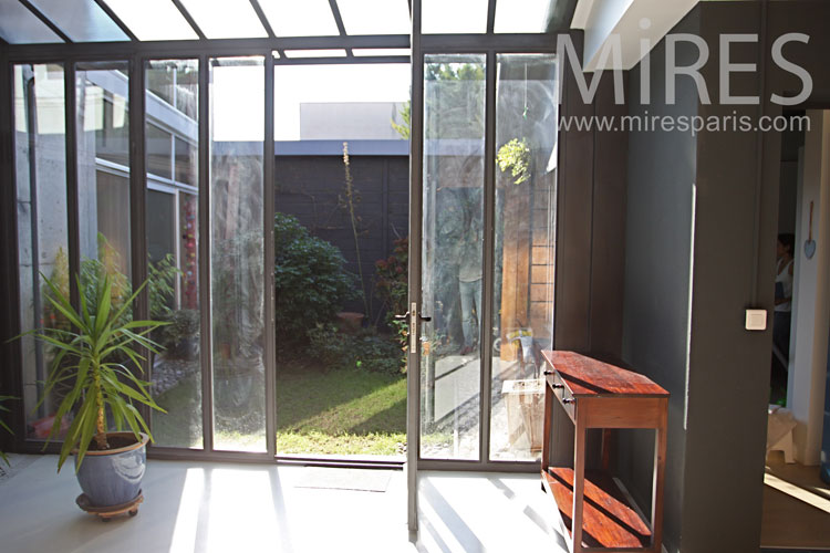 C1085 – Glass and light c1085