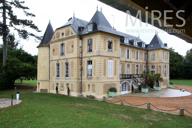 C1086 – Escalier double, entrée au château